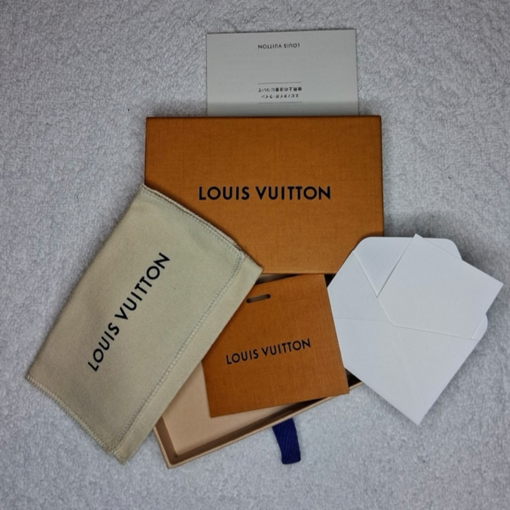 Louis Vuitton presentation set size xs